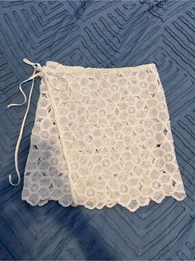 Women's White Crochet Tie-Side Swim Cover-Up Skirt New never worn